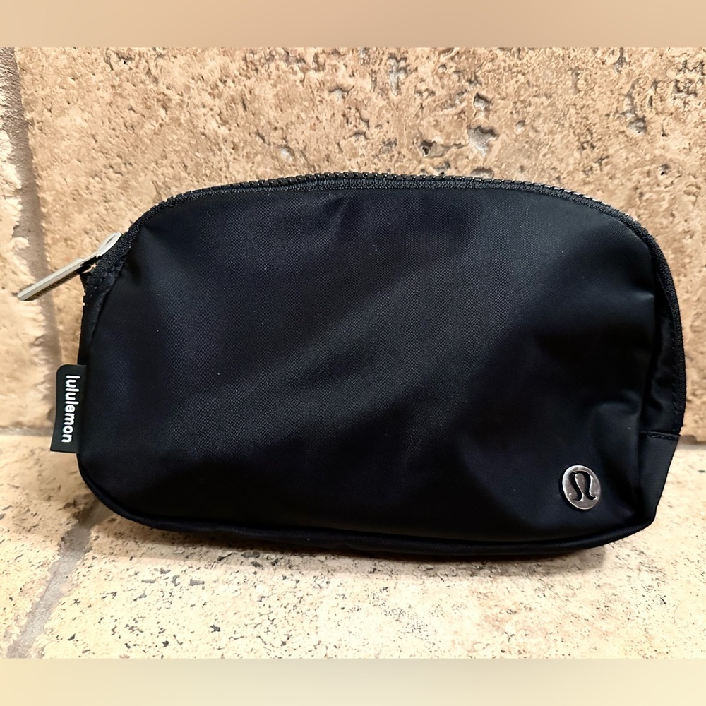 Lululemon Everywhere Belt Bag Black